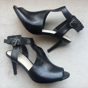 New Nine West Infusion Black Leather Heeled Sandals Women 8.5 M Ankle Strap